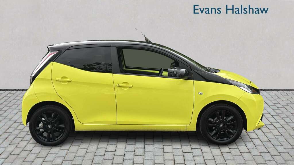 Toyota Aygo 1.0 Vvt-i X-cite 3 2016 PJ66GNX Yellow #4