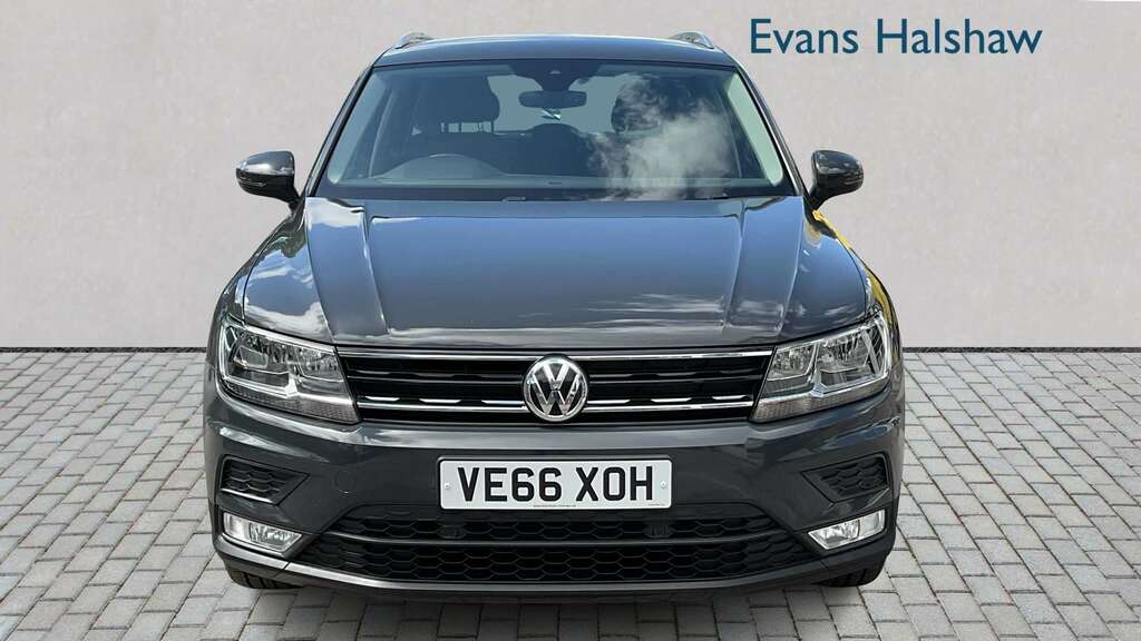 Volkswagen Tiguan 2.0 Tdi 150 Se Nav 2017 VE66XOH Grey #4