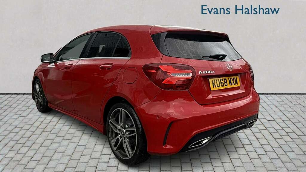 Mercedes-Benz A Class A200d Amg Line Premium Plus 2018 KU68WXM Red #4