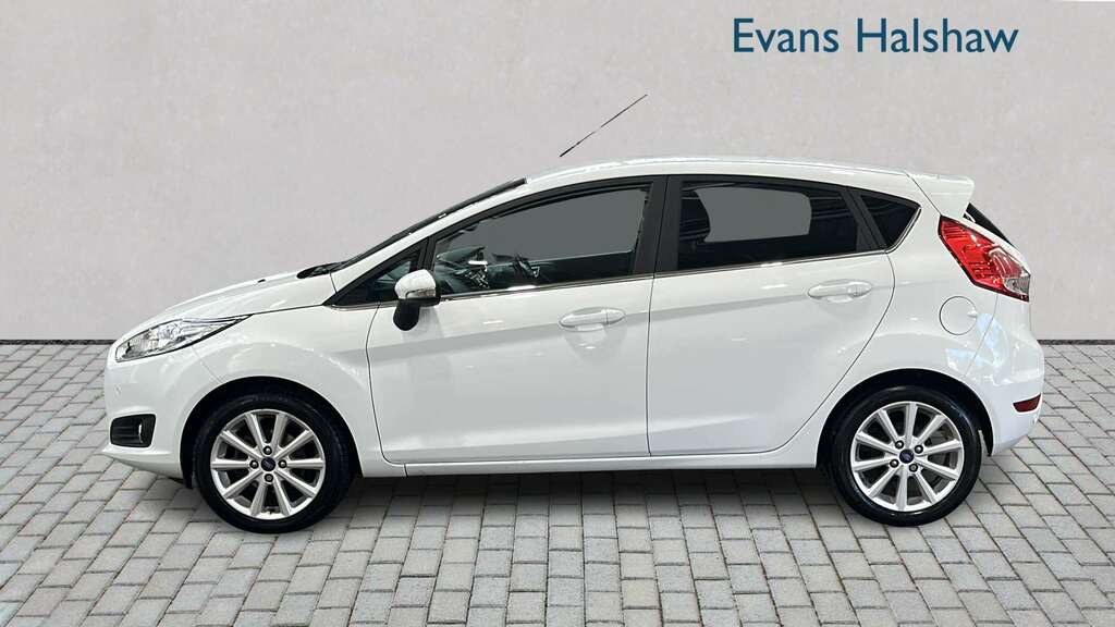 Ford Fiesta 1.0 Ecoboost Titanium 2014 MJ14XFN White #2