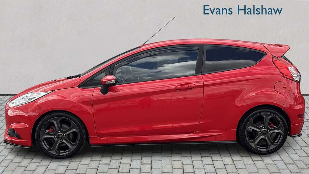 Ford Fiesta 1.6 Ecoboost St-3 2017 FN17HPZ Red #3