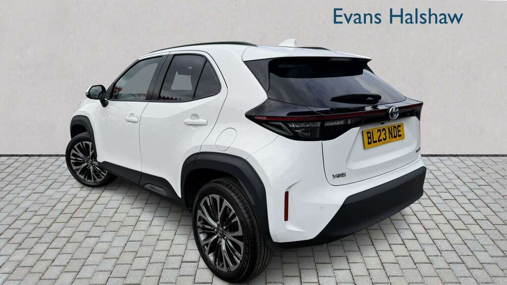 Toyota Yaris Cross 1.5 Hybrid Excel Cvt 2023 BL23NDE White #2