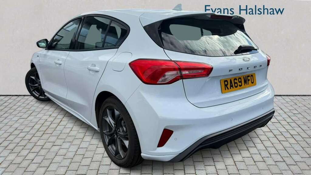 Ford Focus 1.0 Ecoboost 125 St-line 2019 RA69MFO White #2