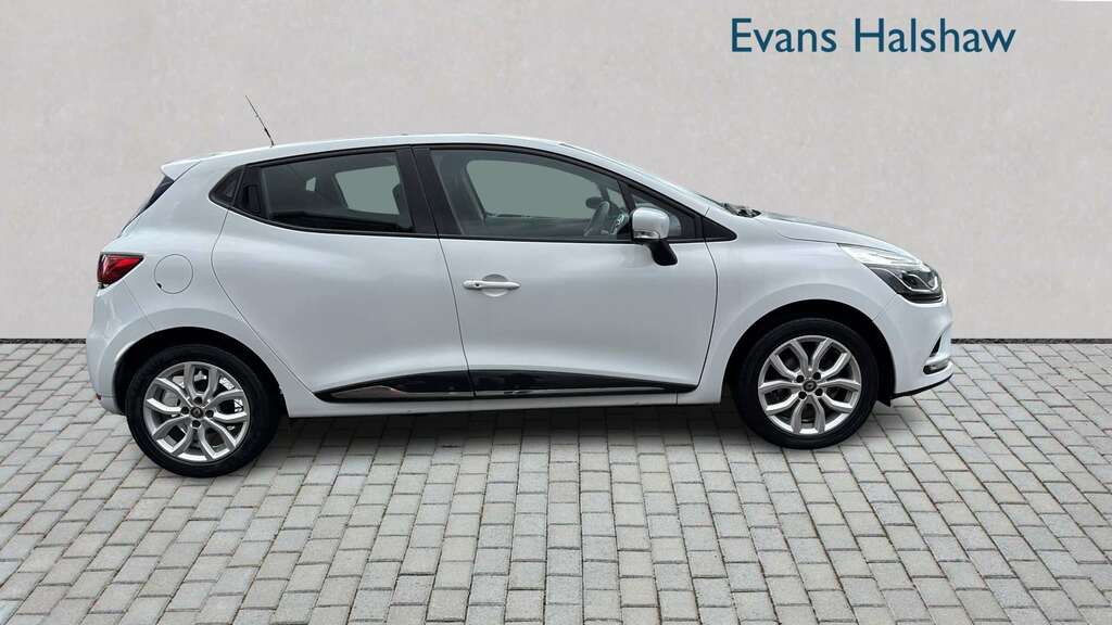 Renault Clio 1.2 16V Dynamique Nav 2018 HK67ZKG White #2