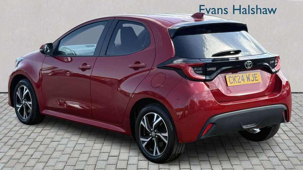 Toyota Yaris 1.5 Hybrid Design Cvt 2024 CK24WJE Red #2