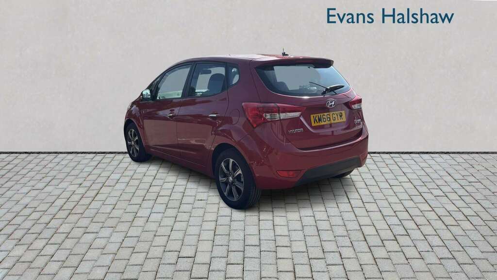 Hyundai Ix20 1.4 Blue Drive Se 2016 Red #3