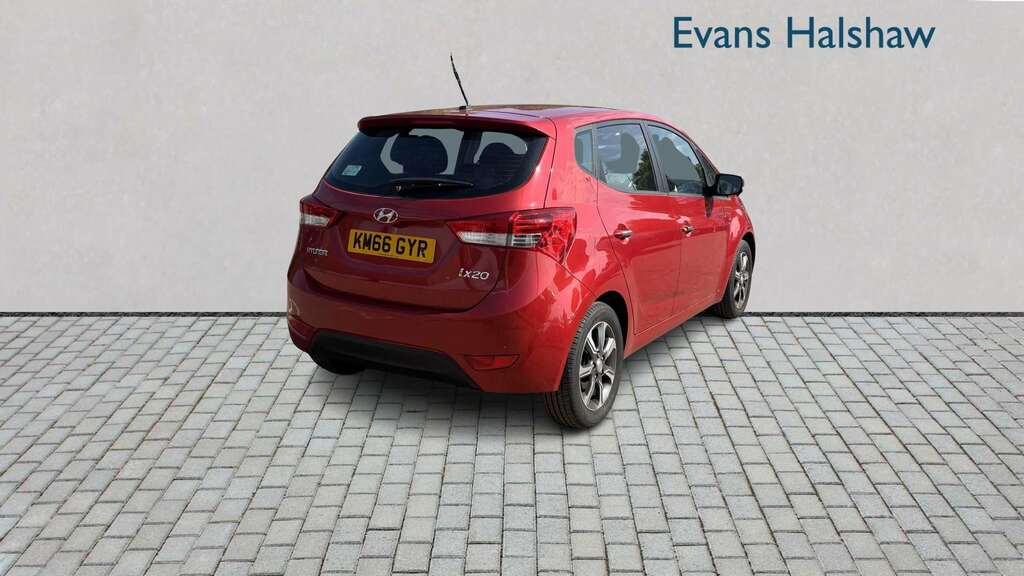 Hyundai Ix20 1.4 Blue Drive Se 2016 Red #4