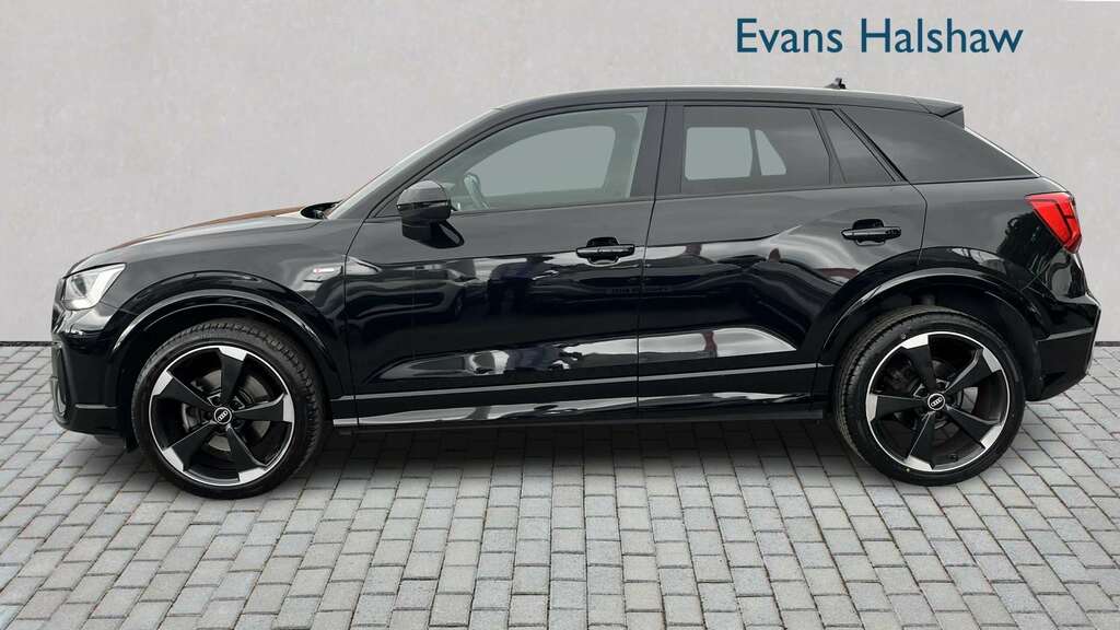 Audi Q2 35 Tfsi Black Edition 2021 FP21JZR Black #4