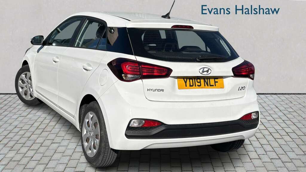 Hyundai I20 1.2 Mpi S Connect 2019 White #2
