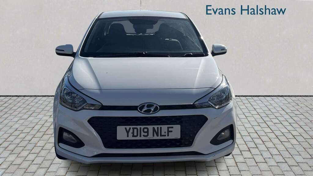 Hyundai I20 1.2 Mpi S Connect 2019 White #4