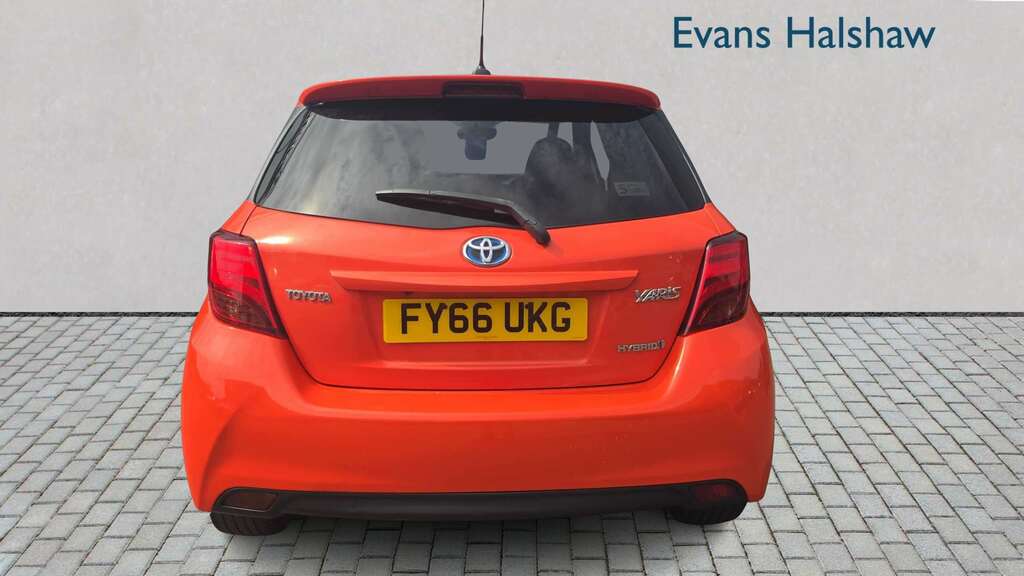 Toyota Yaris 1.5 Hybrid Orange Edition Cvt 2016 FY66UKG Orange #5