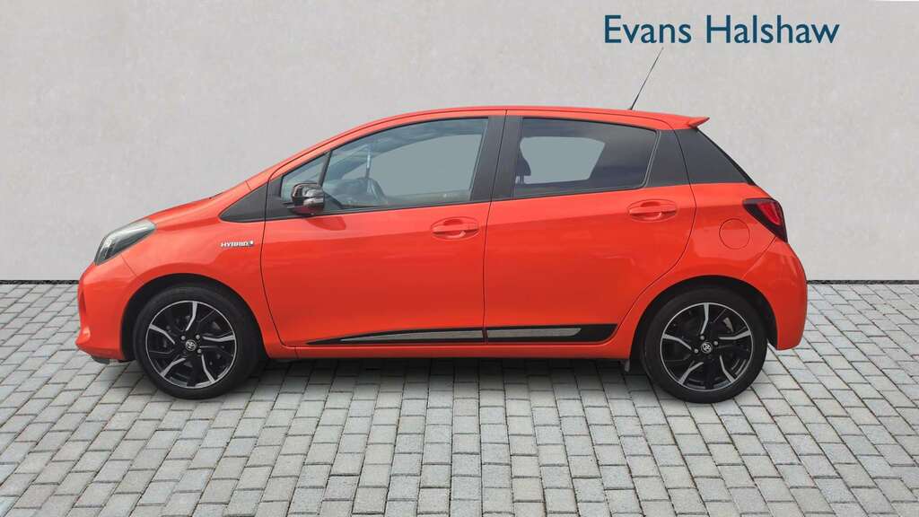 Toyota Yaris 1.5 Hybrid Orange Edition Cvt 2016 FY66UKG Orange #3