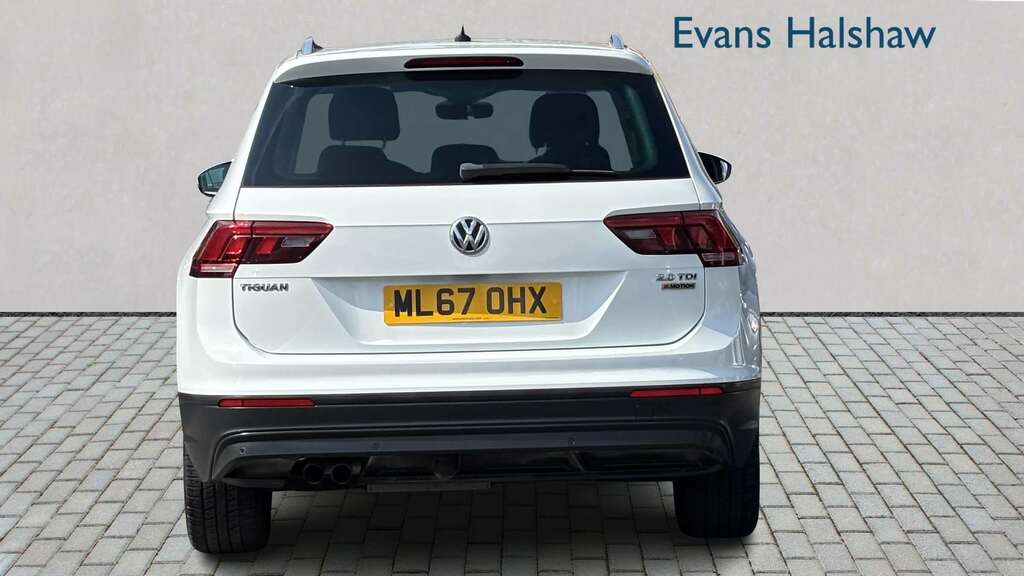 Volkswagen Tiguan 2.0 Tdi 150 4Motion Se Nav Dsg 2017 ML67OHX White #5