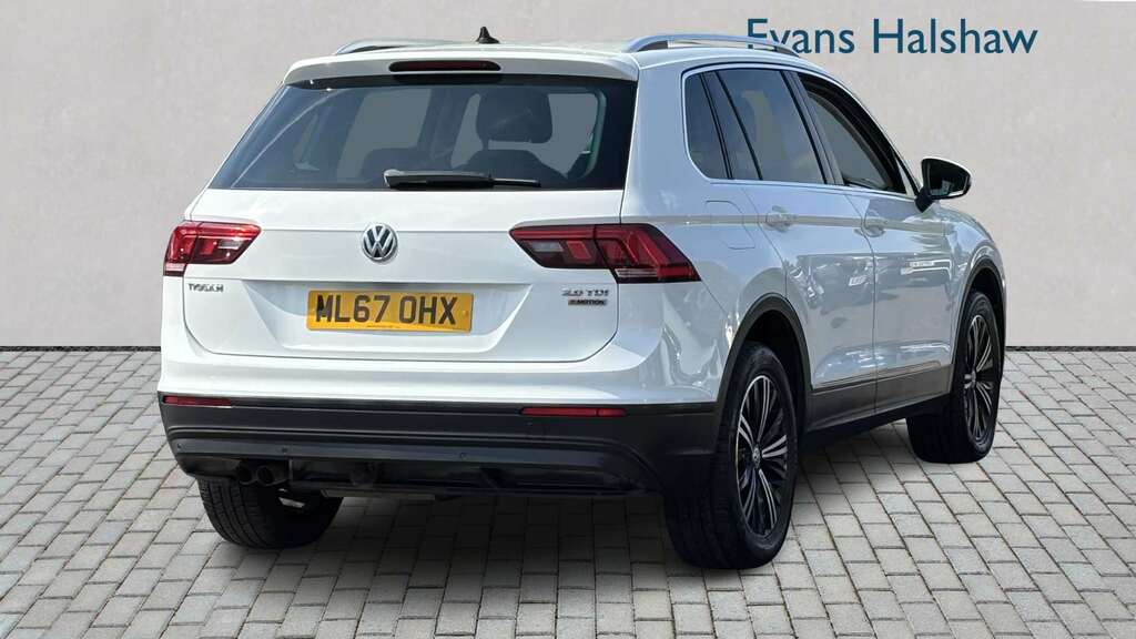 Volkswagen Tiguan 2.0 Tdi 150 4Motion Se Nav Dsg 2017 ML67OHX White #6