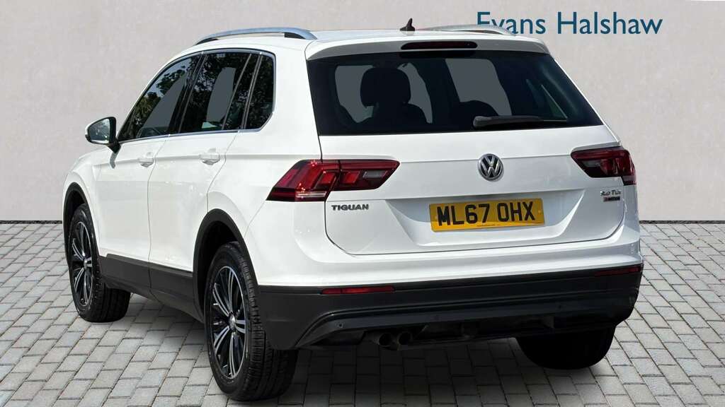 Volkswagen Tiguan 2.0 Tdi 150 4Motion Se Nav Dsg 2017 ML67OHX White #4