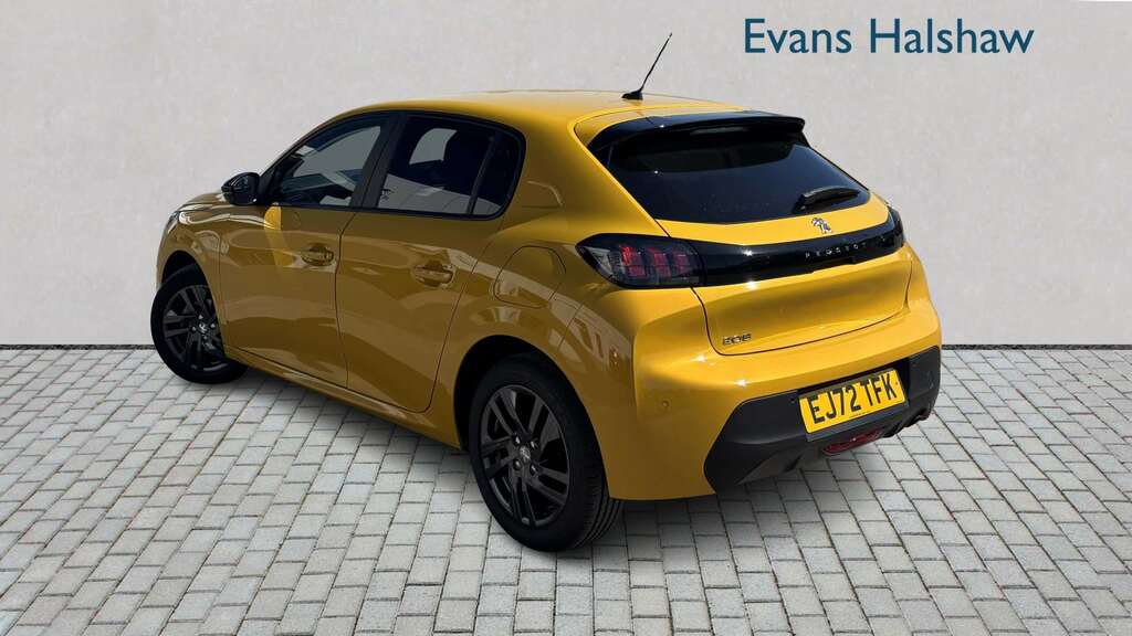 Peugeot 208 1.2 Puretech Active Premium 2022 EJ72TFK Yellow #2