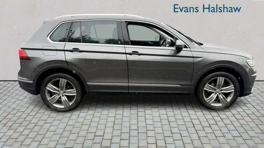 Volkswagen Tiguan 2.0 Tdi 150 4Motion Sel Dsg 2017 J666JDN Grey #4