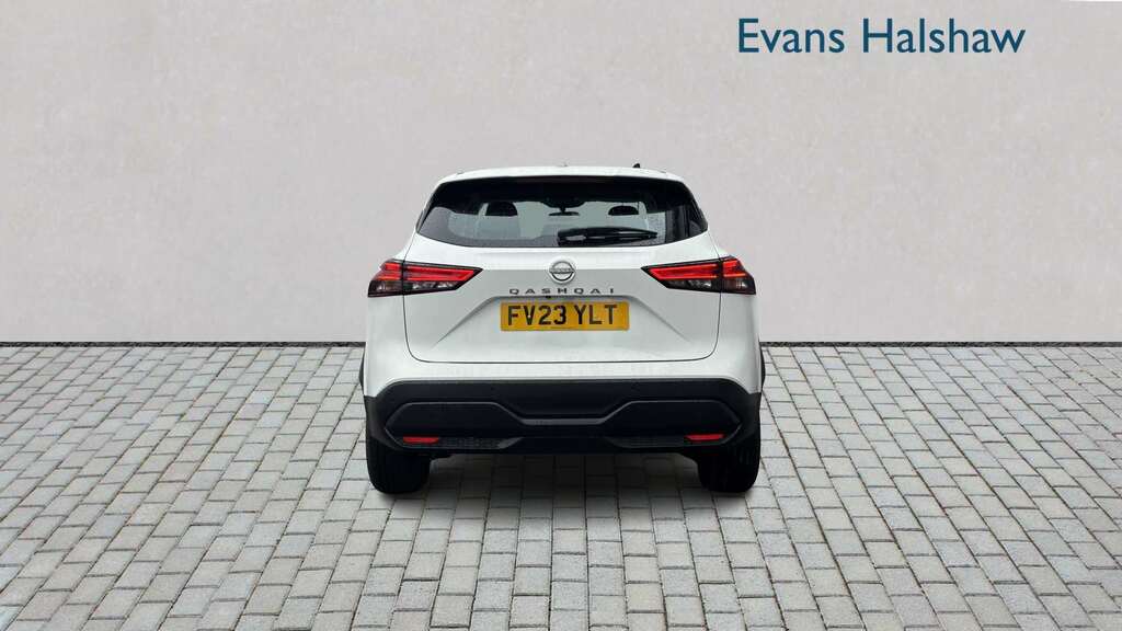 Nissan Qashqai 1.3 Dig-t Mh Acenta Premium 2023 FV23YLT White #4