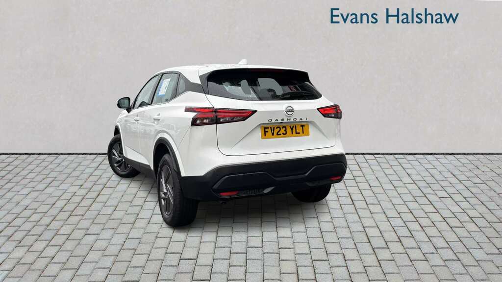 Nissan Qashqai 1.3 Dig-t Mh Acenta Premium 2023 FV23YLT White #2