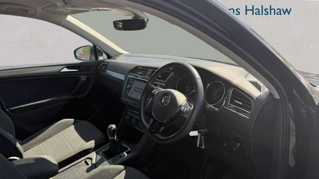 Volkswagen Tiguan Allspace 2.0 Tdi Se Nav 2019 MK19JSU Black #6