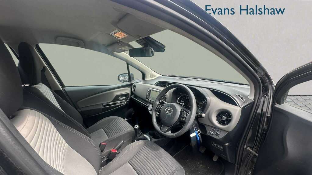 Toyota Yaris 1.0 72 Vvt-i Icon 2020 Black #5