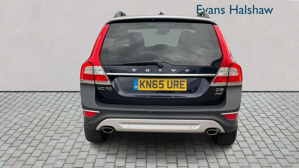 Volvo XC70 D5 220 Se Lux Awd Geartronic 2015 Blue #4