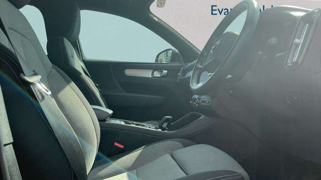 Volvo XC40 2.0 B3p Plus Dark 2022 DN72PNV Grey #2
