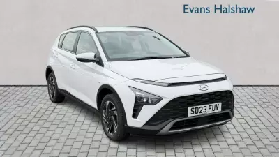 Compare Hyundai Bayon 1.0 Tgdi 48V Mhev Se Connect 2023 SD23FUV White