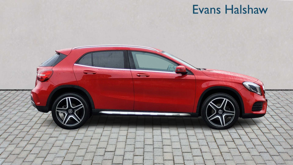 Mercedes-Benz GLA Class 220D 4Matic Amg Line Premium 2018 VE18FYZ Red #3