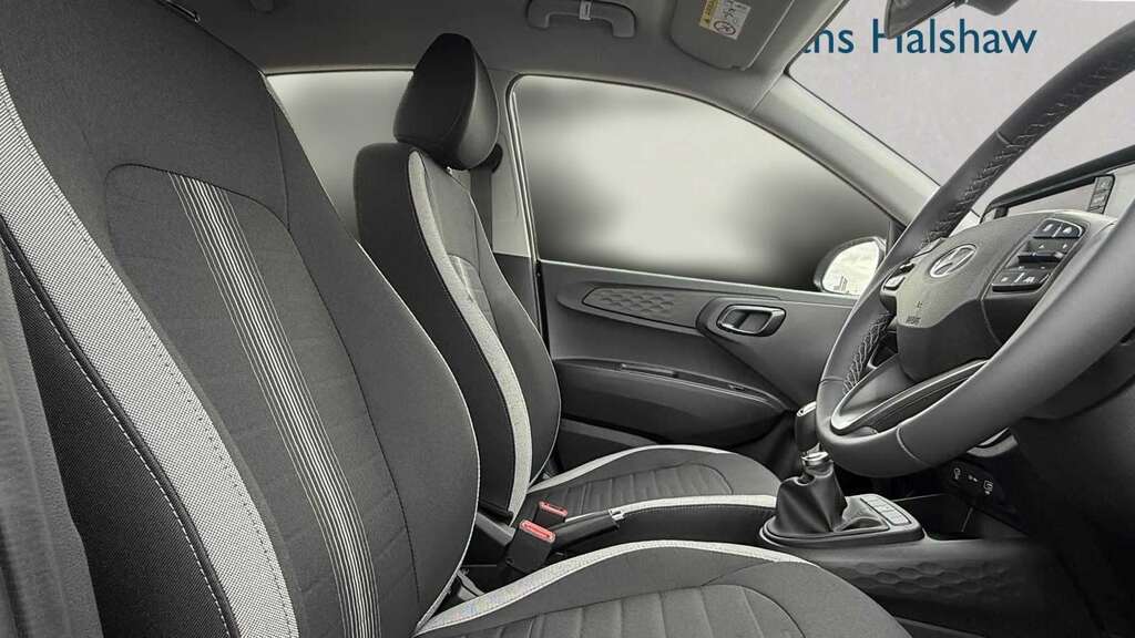 Hyundai I10 1.0 63 Advance Nav 2026 YH26UGK Black #5