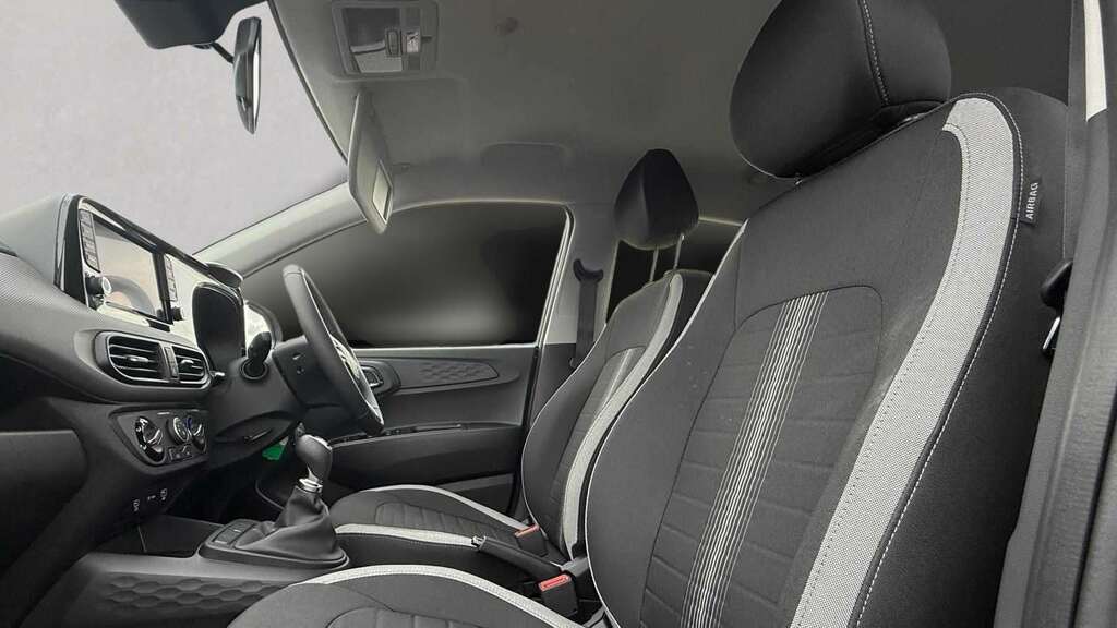 Hyundai I10 1.0 63 Advance Nav 2026 YH26UGK Black #6