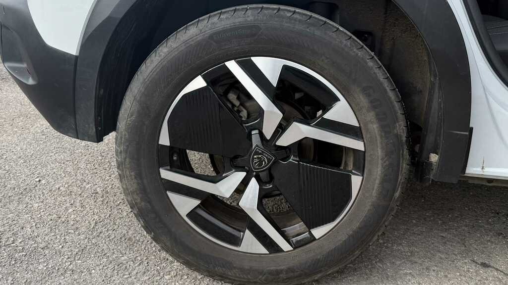 Peugeot 2008 1.2 Puretech 130 Allure 2025 NU25BBZ White #6