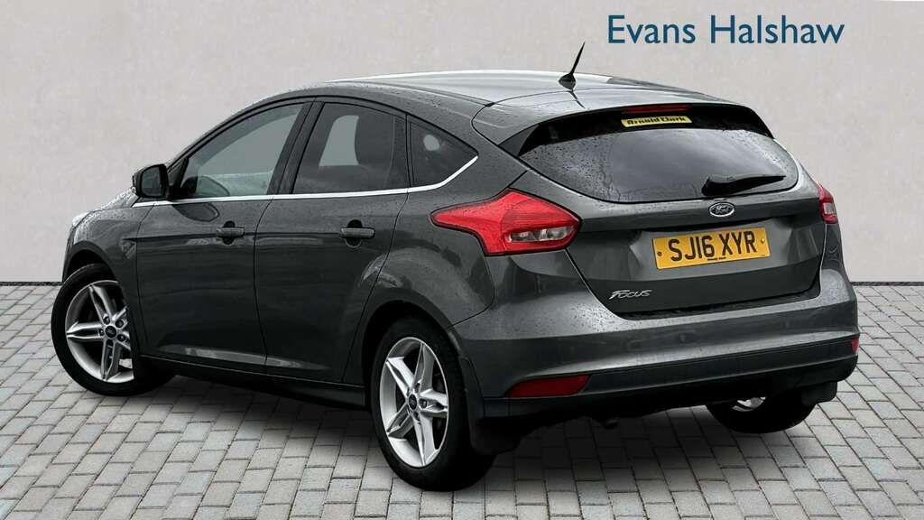 Ford Focus 1.5 Tdci 120 Zetec 2016 SJ16XYR Grey #2