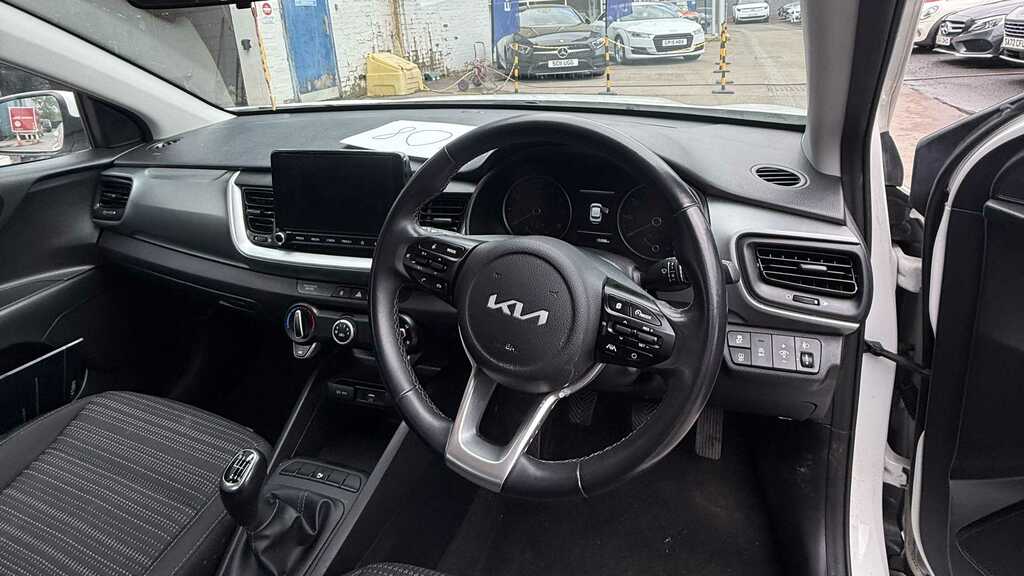 Kia Stonic 1.0T Gdi 99 2 2023 SP23UUJ White #5