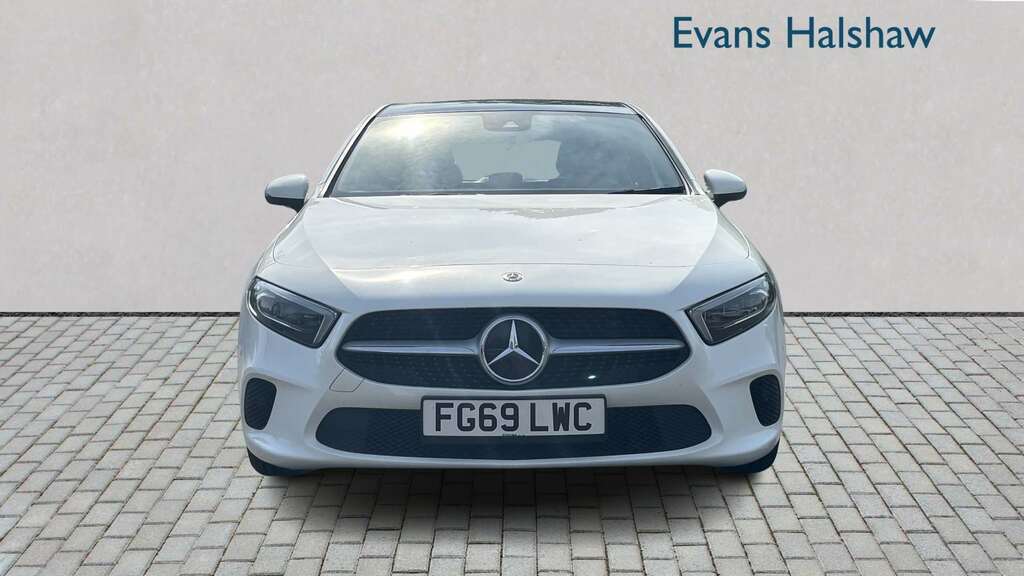 Mercedes-Benz A Class A180d Sport Premium Plus 2019 FG69LWC White #4