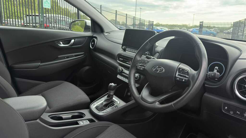 Hyundai Kona 1.6 Gdi Hybrid Premium Dct 2023 MA23UVJ White #3