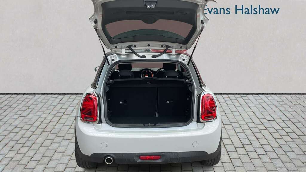 Mini Hatch 1.5 Cooper II 2019 HX68NJZ Silver #4