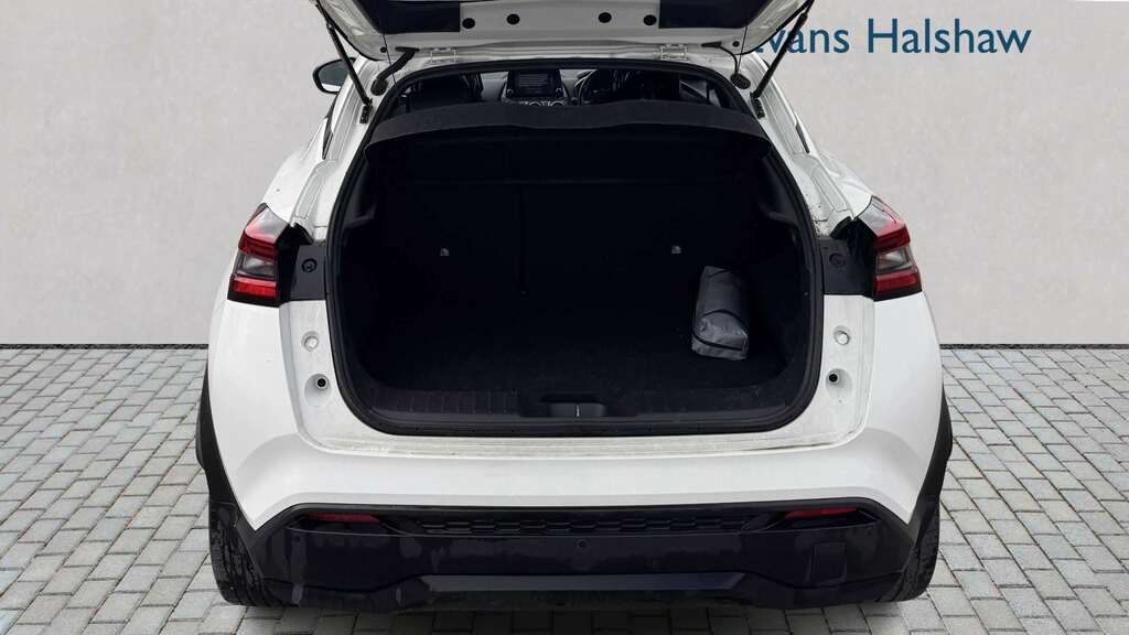 Nissan Juke 1.0 Dig-t 114 Tekna 2023 AE73ZUD White #5
