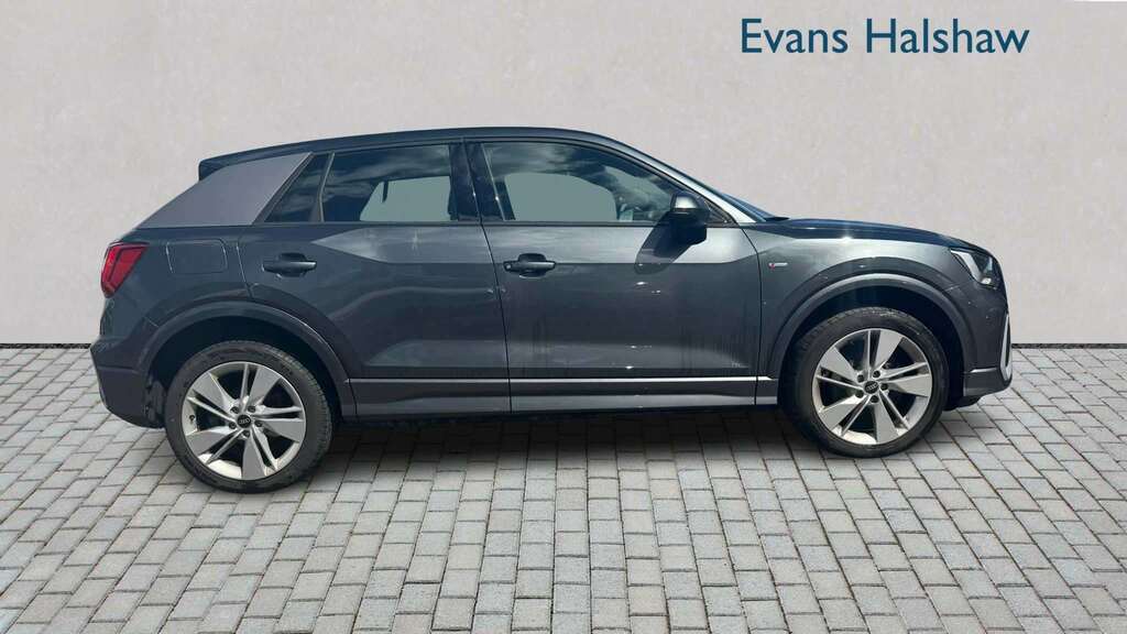 Audi Q2 35 Tfsi S Line S Tronic 2023 LO72KUF Grey #4