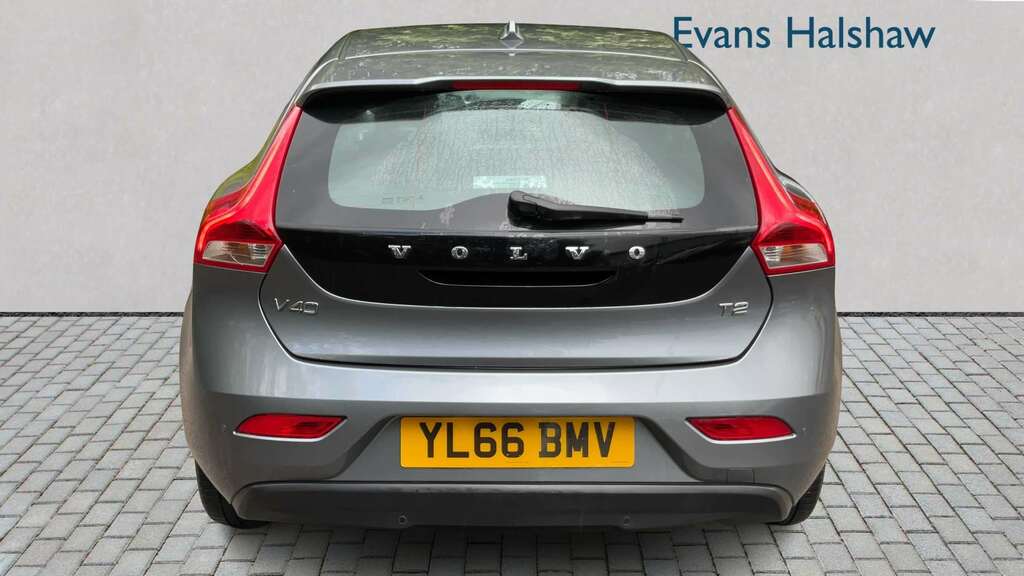 Volvo V40 T2 122 Momentum 2017 Grey #4