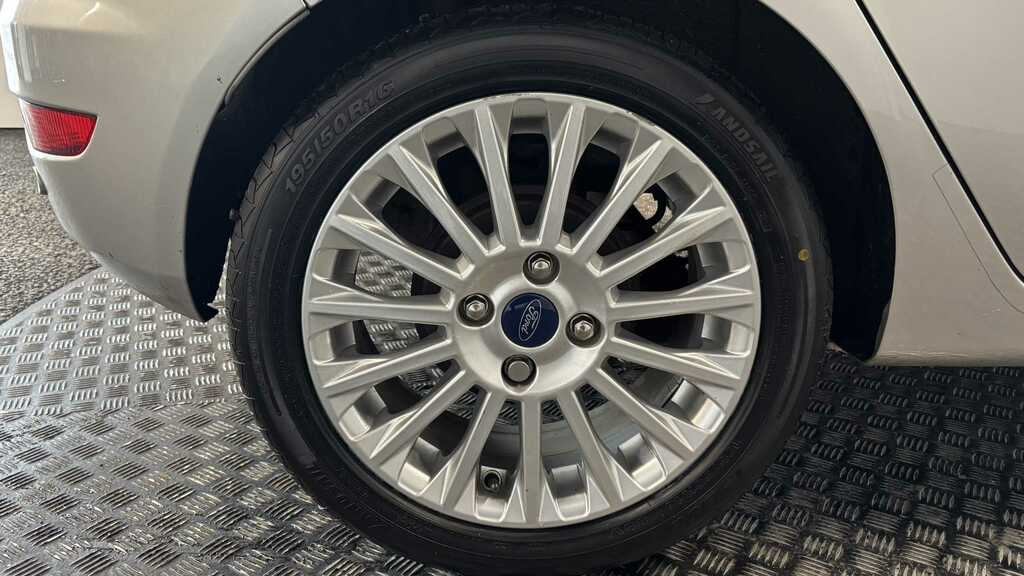 Ford Fiesta 1.6 Titanium Powershift 2013 Silver #6