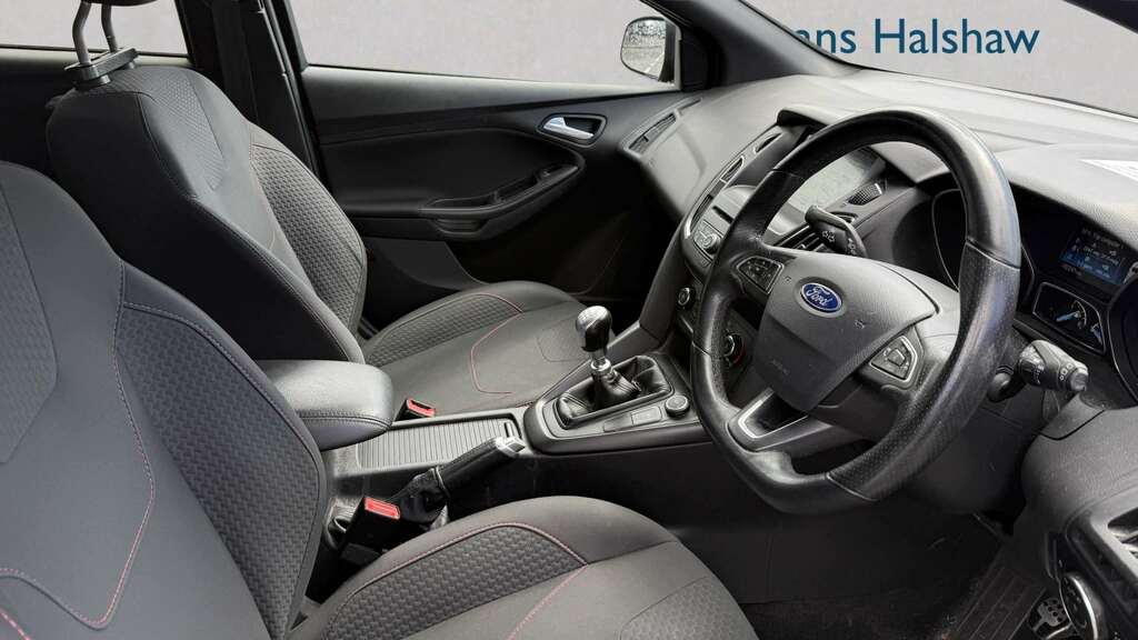 Ford Focus 1.0 Ecoboost 140 St-line Navigation 2018 MJ18KNH Grey #6