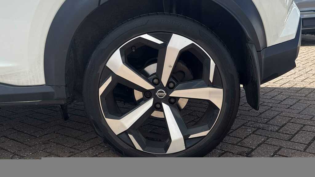 Nissan Juke 1.0 Dig-t 114 Tekna 2021 YP21LWW White #3