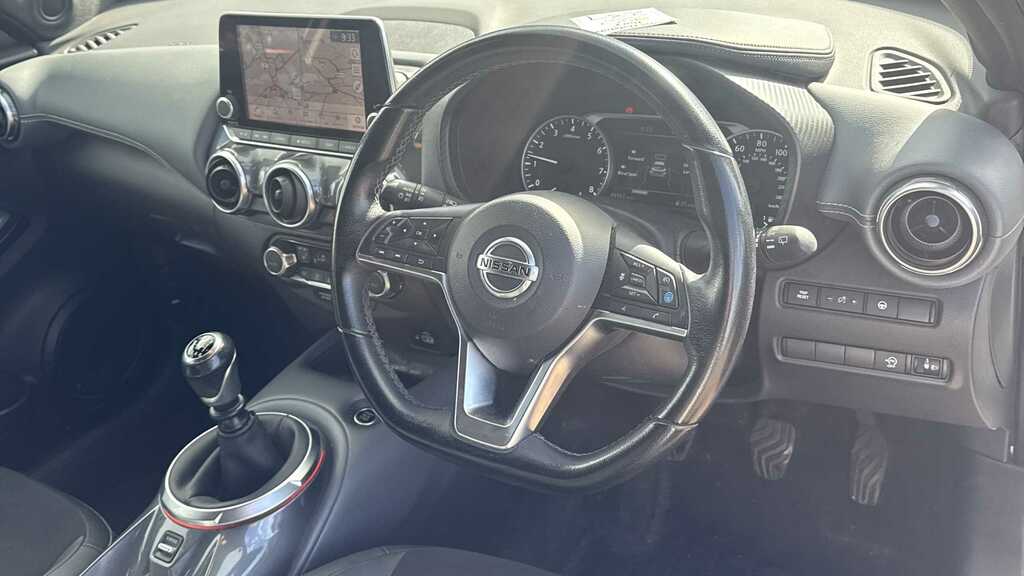 Nissan Juke 1.0 Dig-t 114 Tekna 2021 YP21LWW White #4