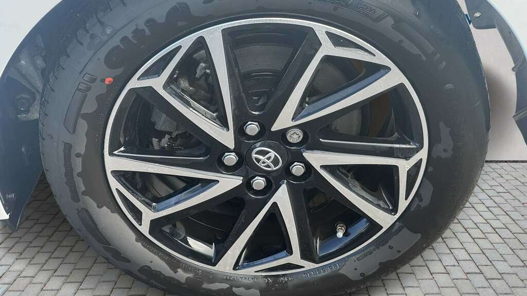 Toyota Yaris 1.5 Hybrid Design Cvt 2023 YP23XKX White #4
