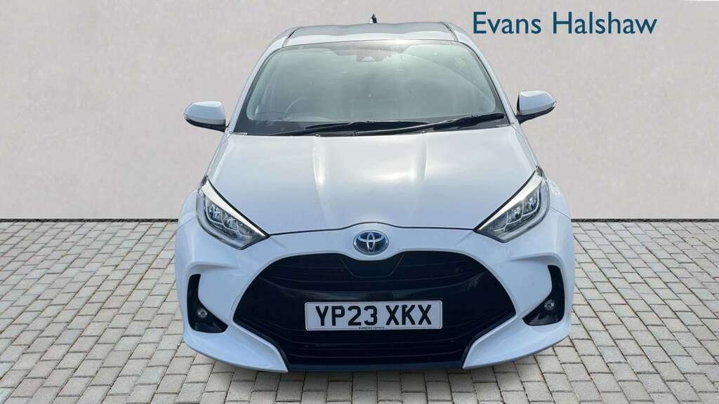 Toyota Yaris 1.5 Hybrid Design Cvt 2023 YP23XKX White #2