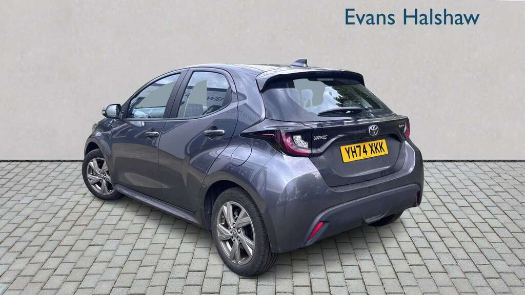 Toyota Yaris 1.5 Hybrid Icon Cvt 2024 YH74XKK Grey #2