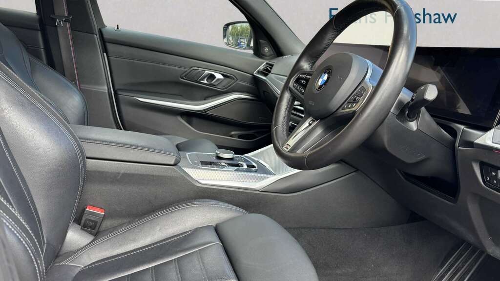 BMW 3 Series 320I M Sport Step 2024 YB24NAO White #3