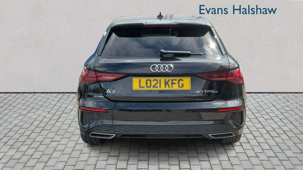 Audi A3 40 Tfsi E S Line S Tronic 2021 LO21KFG Black #4