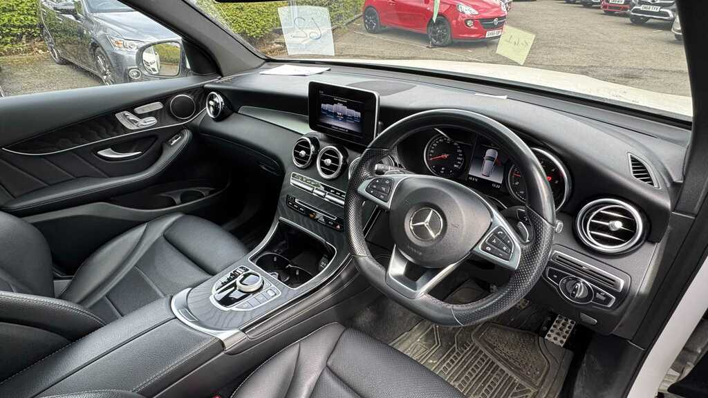 Mercedes-Benz GLC Class 220D 4Matic Amg Line Premium 9G-tronic 2018 SC18CTE White #4